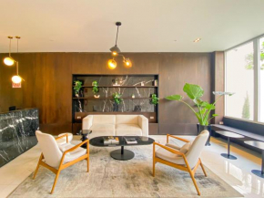 Designer apt - Downtown Miraflores w/parking!